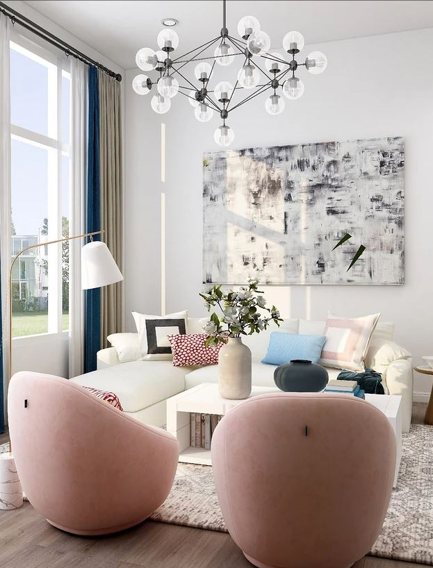 Гостиная со светлым диваном и бледно-розовыми креслами