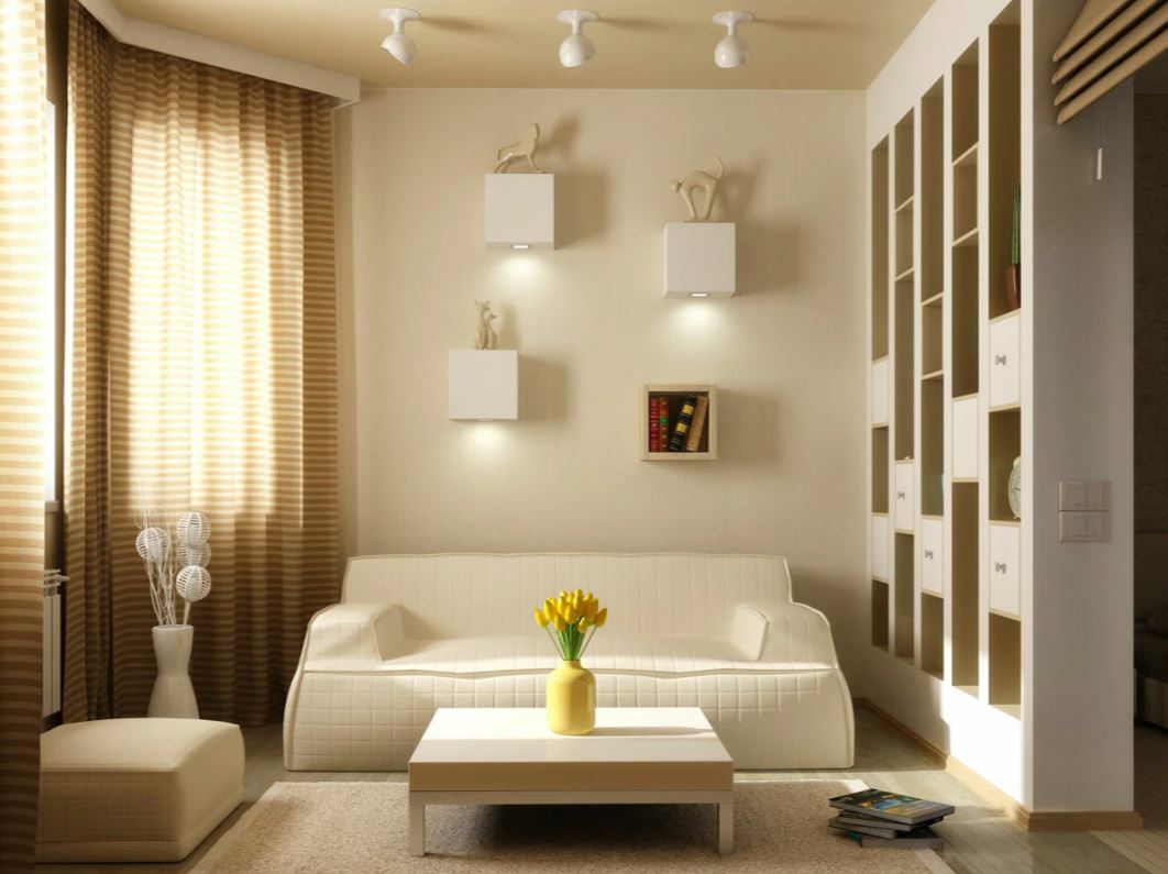 Бежевая гамма, вертикали и горизонтали в отделке, мебели и текстиле визуально придают гостиной больший объем и простор