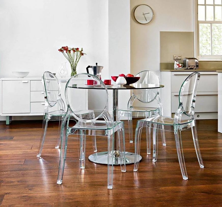Комплект для кухни или столовой с прозрачными стульями и глянцевым металлическим столом